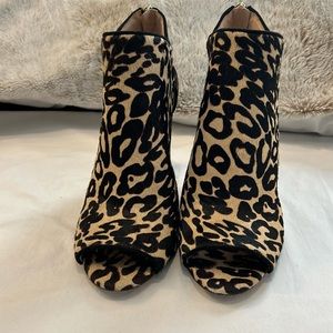 Louise et Cie Leopard peep-toe heeled booties, size 7.5